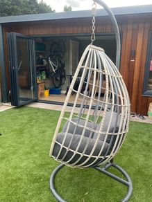 Egg chair grey and white with cushion