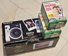 Fujifilm Instax Mini 90 Neo Classic in new condition with 4x10 cartridges