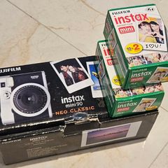 Fujifilm Instax Mini 90 Neo Classic in new condition with 4x10 cartridges