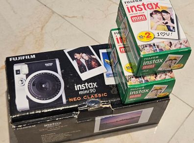 Fujifilm Instax Mini 90 Neo Classic in new condition with 4x10 cartridges