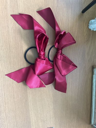 2 x hair bow elastics