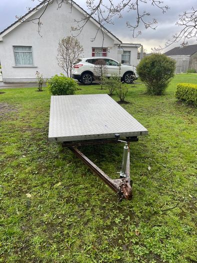 Flat bed trailer