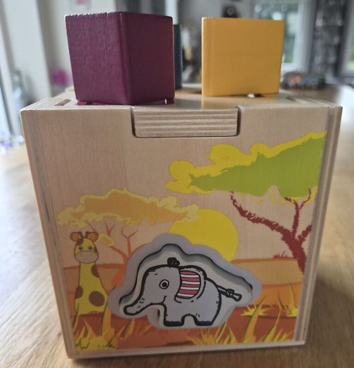 Wooden shapes and animals jigsaw cube