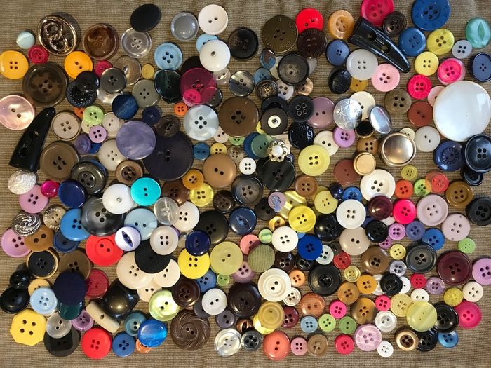300 Coloured Buttons