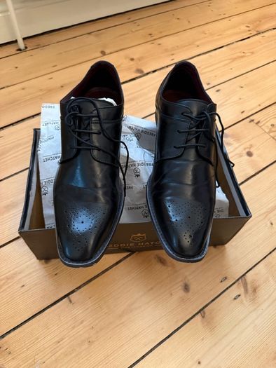Men's formal shoes