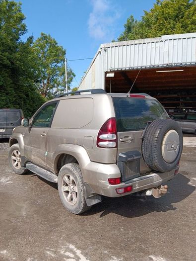 Breaking Toyota land cruiser 2005 diesel