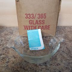 Vintage box of pyrex bowl dish lids x 6