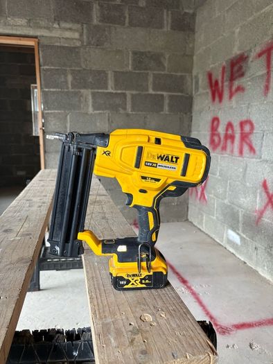 Dewalt 18g Pin Gun