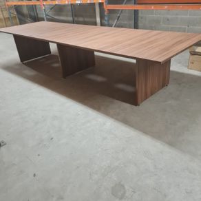 executive 4 metre boardroom table