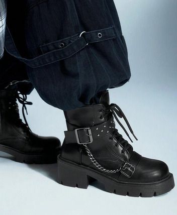 Fab Black Leather Look Boots size 6 - fab leather look - studs - chains & metal clasps!