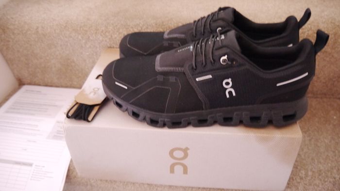 NEW On Cloud 6 WP Trainers Size 11UK - Water Proof