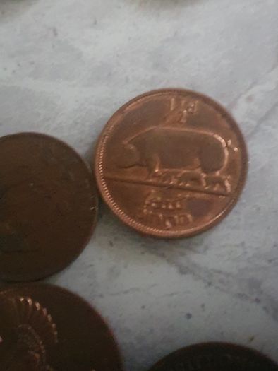 Notes medals and coins