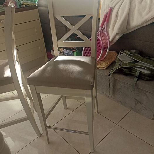 bar table and chairs