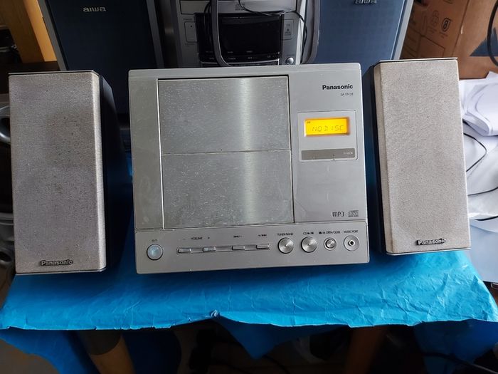 Panasonic SA-EN28 CD Stereo Music system, Radio, CD, MP3, all working perfect and in very good condition, with 2 Panasonic speakers Model SB-EN28