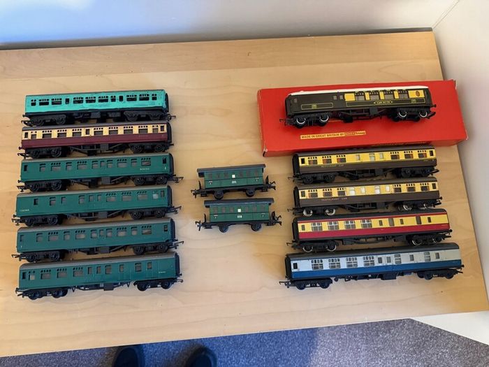 Model Railway Carriages - 00 Guage
