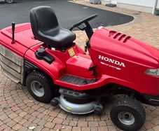 Ride-on  Lawnmower Honda