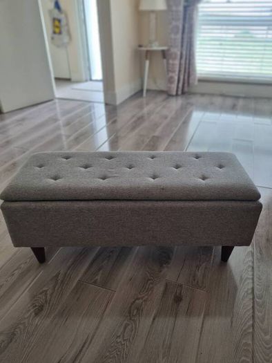 bedroom bench