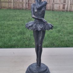 Sculpture of a ballerina