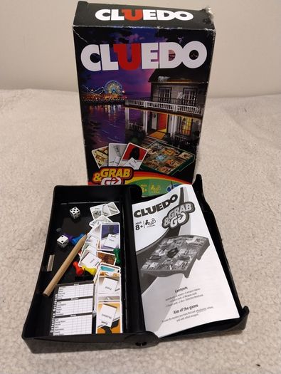 Cluedo The Classic Mystery Board Game, travel game