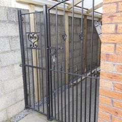Steel side gate and panel