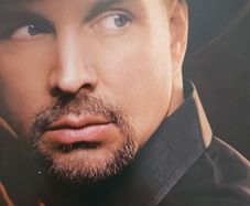 Garth Brooks  - The Ultimate Hits. 2 CD + DVD.