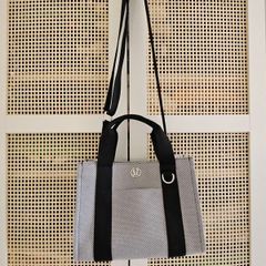 Lululemon tote bag