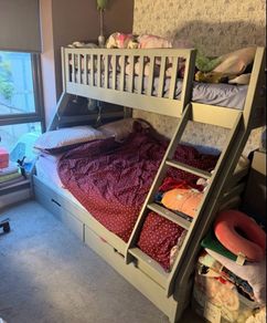 Triple sleeper bed