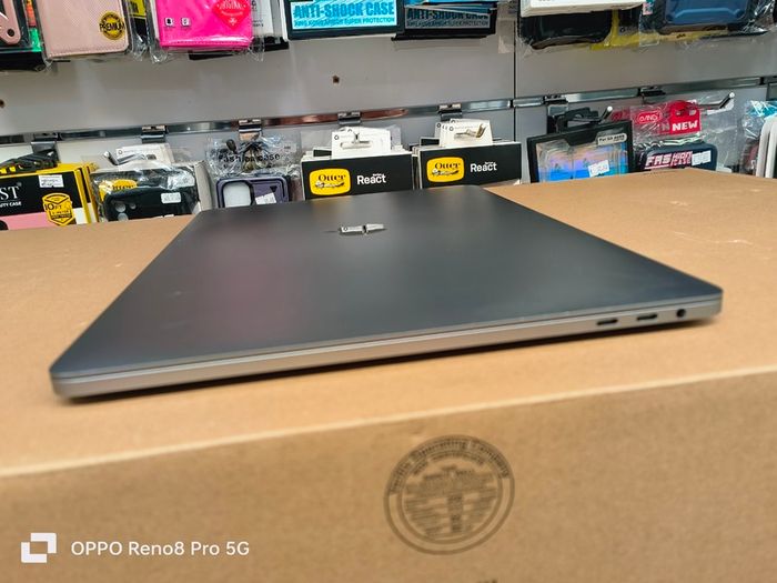 Touch Bar MacBook Pro 15" 2017 A1707 2.8 GHz Core i7 16GB RAM 512GB SSD macOS Vetura 13.7.8 (Battery Cycle: 189)