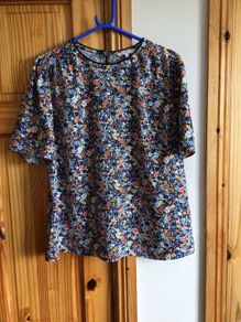 Next Ladies Navy Blue ditzy floral short sleeve Blouse size 16 includes Postage