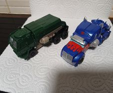 Transformers Hound and Optimus