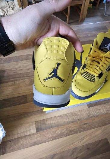 Air Jordan 4 Retro Lightning