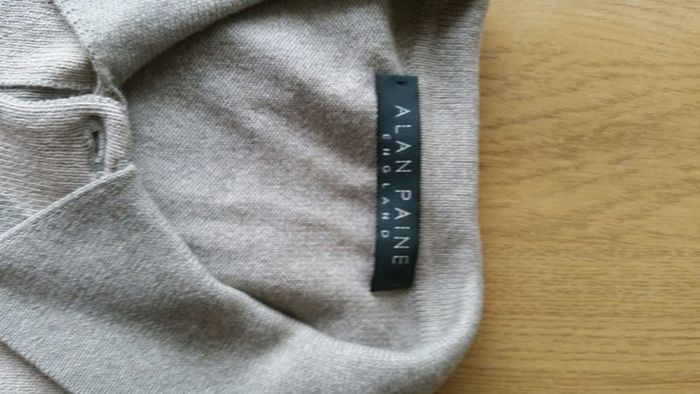 ALAN PAINE jumper size large.