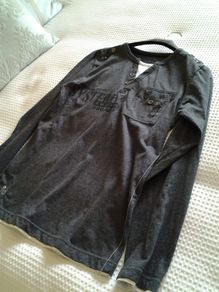 Grey Long-Sleeved Men's Top - Size Small