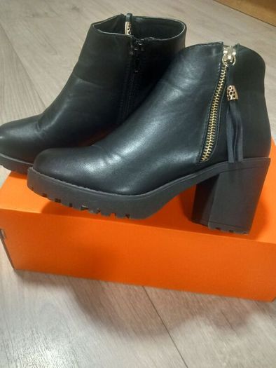 Boots size 37 uk 4