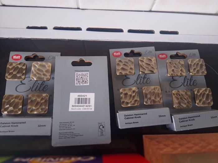 Free cranium, photo frame and 16 brand new cupboard handles