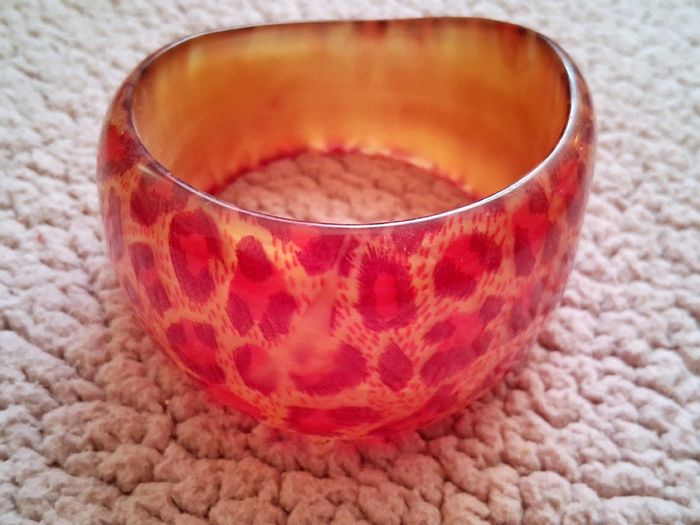 Bangle red golden leo