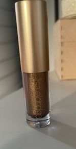 Lisa Eldridge liquid lurex eyeshadow in Titania