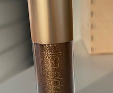 Lisa Eldridge liquid lurex eyeshadow in Titania