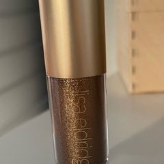 Lisa Eldridge liquid lurex eyeshadow in Titania