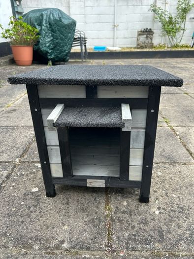Outdoor cat house