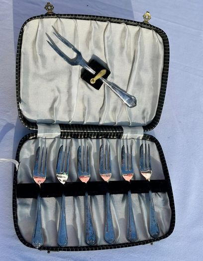 Vintage Set of 6 Silver Plated Cake Forks in Original Case - 1950s