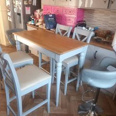 table and chairs