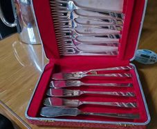 Silver plated fish knife set x6