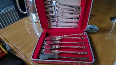 Silver plated fish knife set x6