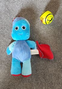 In The Night Garden Plush Toy Snuggly Singing Igglepiggle 30cm