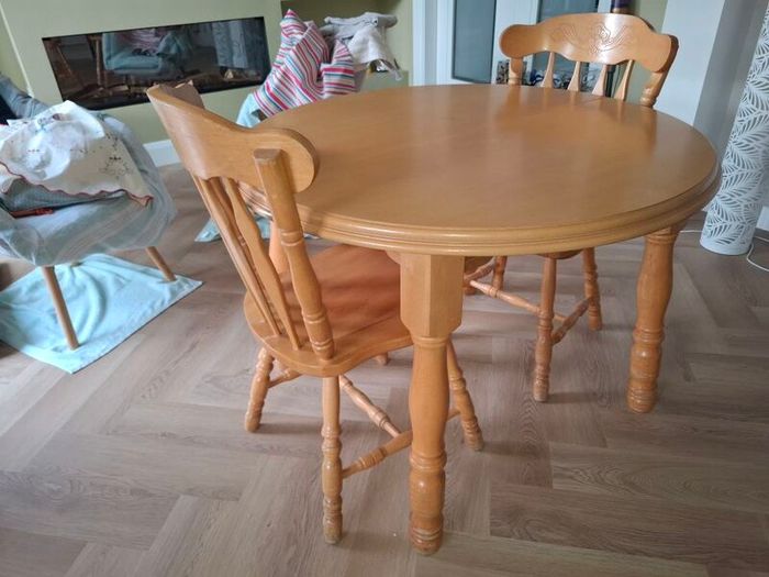 Pine extendable table & 4 chairs