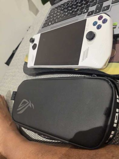 Rog Ally Z1 Extreme 2 TB + Official Carrying Case