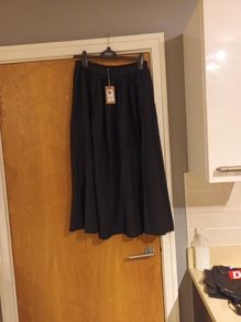 Dunnes  Stores  Gallery  Full Skirt.   S.14.    B.N.W.T.