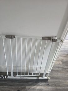 2 Mamia stair gates