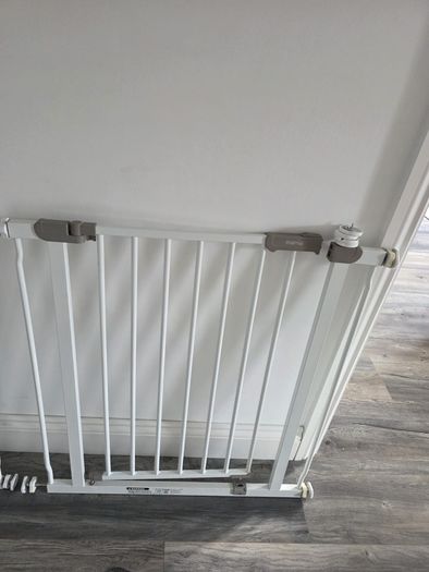 2 Mamia stair gates